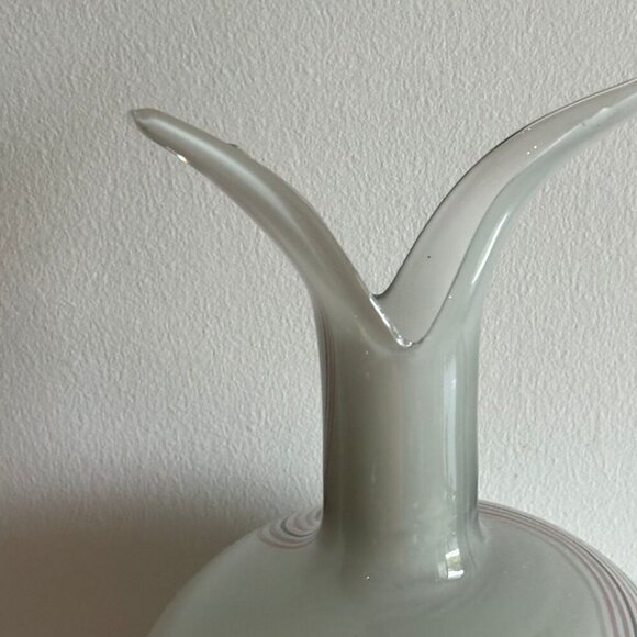 Vintage Collection Elegant Swirled Murano Vase White Size 14"x6.5" - Picture 6 of 7